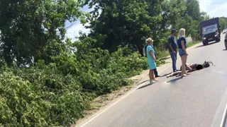 В Брянске автомобиль сбил женщину и скрылся с места ДТП (видео)