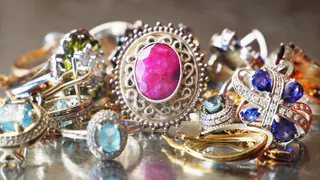 Можно ли носить украшения умерших родственников