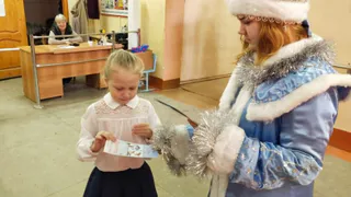 Полицейский Дед Мороз навестил школьников в преддверии новогодних праздников