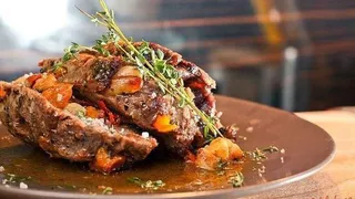 Язык, запеченный в фольге с овощами