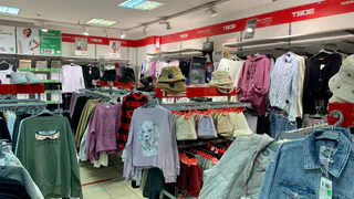 В Коми в августе увеличились продажи одежды, обуви, техники и книг