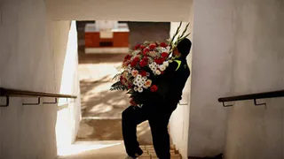 Мужчина, избивший табуретом продавца цветочной палатки, заключён под стражу