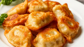 Нашла этот рецепт на 20 минут – теперь пельмени только жарю: нужны майонез и сыр — будут хрустящие снаружи, сочные внутри