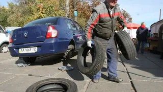 Нижнекамским водителям советуют поменять резину