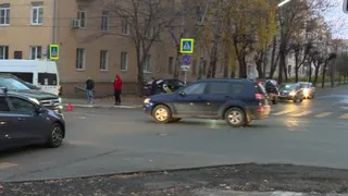 На улице Свободы легковушка въехала в маршрутку