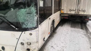 Водителя автобуса сделали крайним в ДТП на нечищеной дороге в Брянске