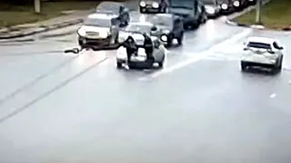 Мортал-Комбат по рязански: водитель "двенашки" прокатил мужчину на капоте