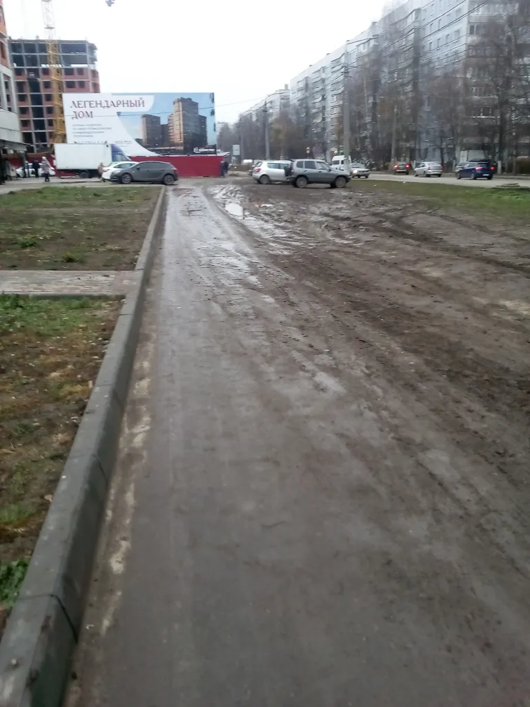 И снова газон на Интернациональной: жители переживают о благоустройстве