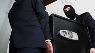 Из нижнекамского коммерческого центра похищено 500 тысяч рублей