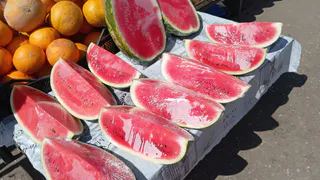 Спелые фрукты «с разводом»: как торговцы дурят проезжающих туристов на трассе М4-Дон