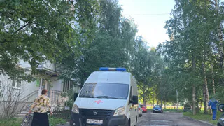 В Коми автомобиль сбил ребенка во дворе жилого дома