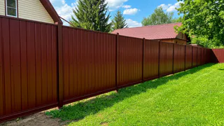 Всего за день превратили дачу в конфетку: ограждение вышло дешево, а выглядит — миллион