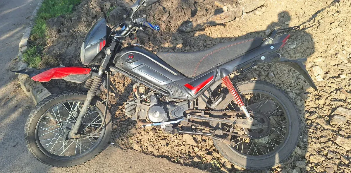 В Магнитогорске 16-летний водитель мопеда не справился с управлением, упал и получил травмы