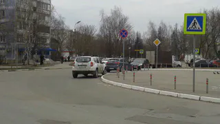 У Молодежного рынка водители создают аварийную ситуацию