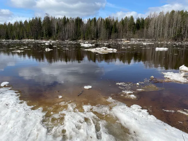 В Магнитогорске установили новый наплавной понтонный мост