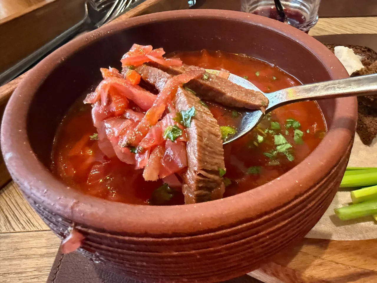 Не варю борщ на плите и получаю вкус, как из печи: секрет в одном приёме