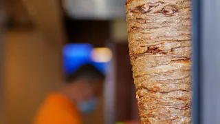 Владелица рязанской сети шаурмичных предложила запретить вертел для шаурмы