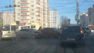 Не работал светофор: в Канищеве столкнулись две легковушки