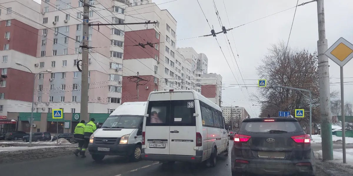 В Рязани маршрутка угодила в ДТП