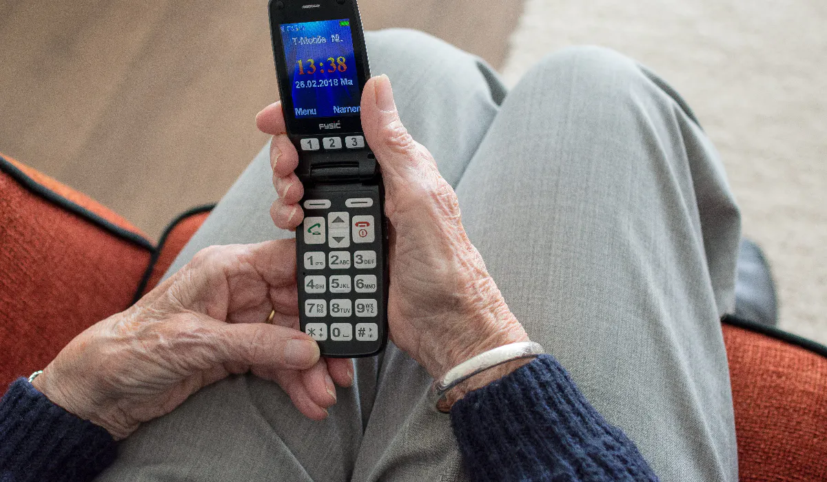 Сотрудники правоохранительных органов рассказали, как пожилым не стать жертвой мошенников