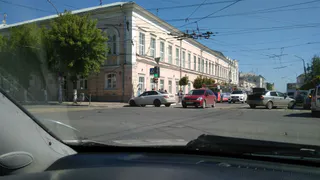 Авария на Свободе. Появилось видео столкновения Мерседес и Шевроле