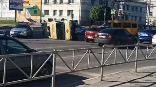 Перевернулась на бок: в Рязани столкнулись Газель и "скорая"