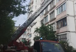 На улице Забайкальской загорелась двухкомнатная квартира