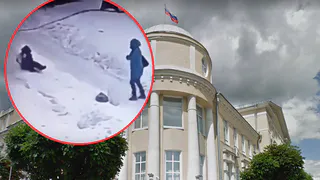 Администрация города пообещала обеспечить пострадавшего от глыбы льда ребенка всем необходимым