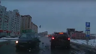 Около Глобуса Ford вылетел на встречку (видео)