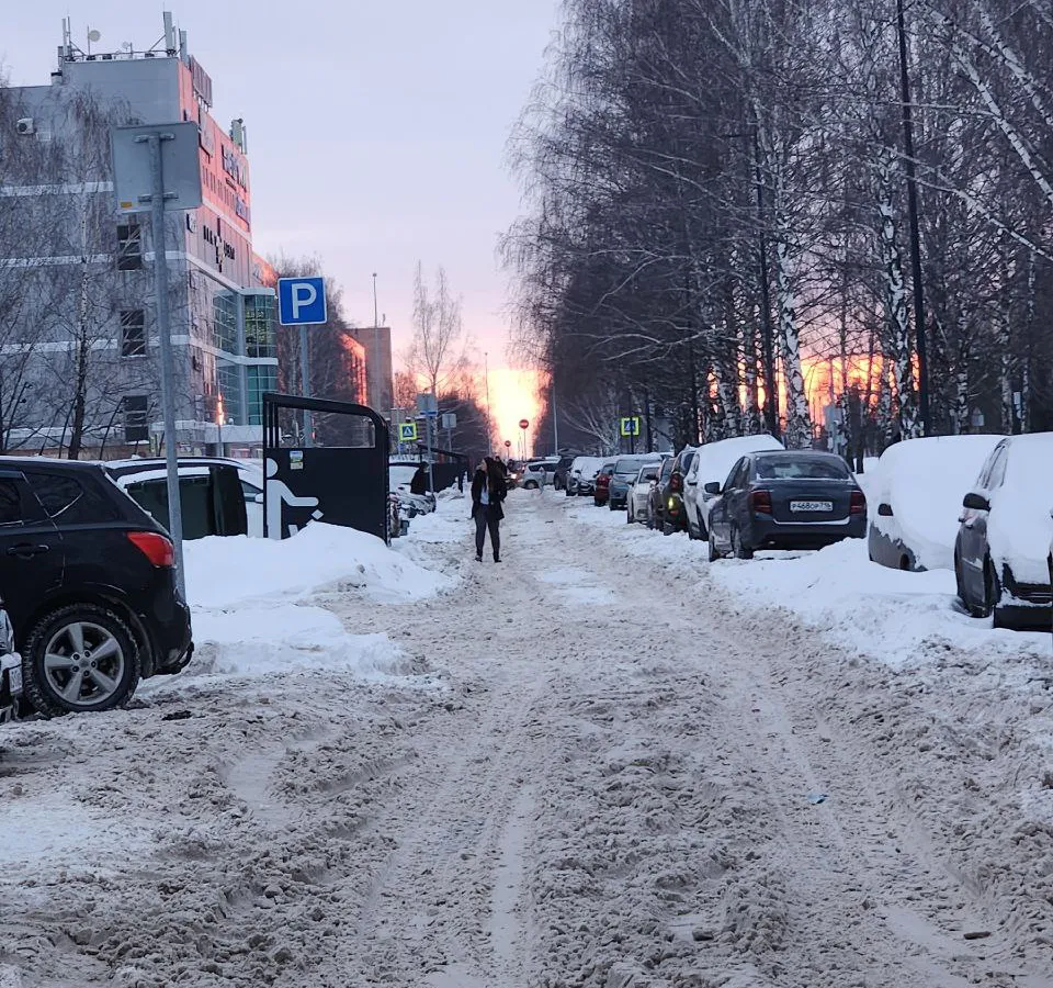 Сугробы, колеи и неубранный мусор: жители Нижнекамска жалуются на проблемы с зимним содержанием города