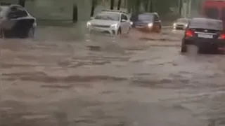 Жители Брянска снова приготовились к рекам воды и затопленному транспорту