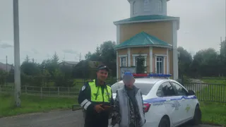 Чувашские инспекторы ДПС спасли пожилого мужчину на оживлённой трассе