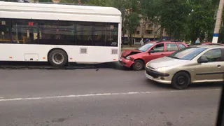 В Новочебоксарске "Лада" влетела в новый троллейбус №62: травмы получила 87-летняя пенсионерка