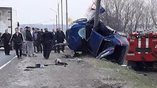 В Захаровском районе водитель иномарки не справился с управлением и врезался в столб