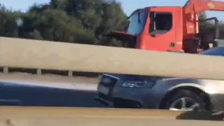 Грузовой автомобиль въехал в отбойник в Рязанском районе