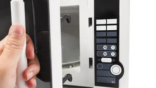 Указ подписан — ждите «гостей»: с 24 марта штраф для собственников квартир, в которых есть микроволновка