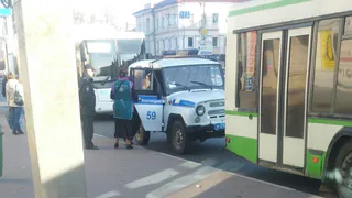 В Рязани две женщины устроили разборки в автобусе. Их разнимала полиция