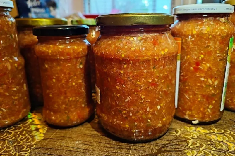 Аджика с помидорами и хреном: варить не надо, хранится целую зиму