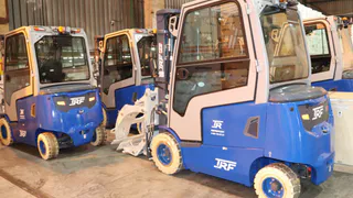 Сыктывкарский ЛПК переходит на экологичный транспорт: запуск нового парка погрузчиков