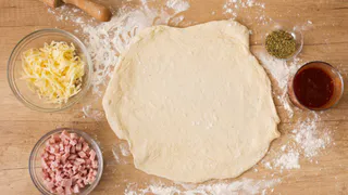 Затмит даже итальянскую: 3 секрета для идеального теста для пиццы - пальчики оближешь