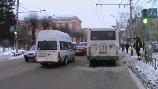 Автобус сбил рязанку на регулируемом пешеходном переходе