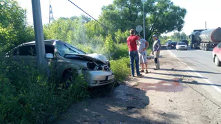 На Ряжском шоссе иномарка влетела в столб