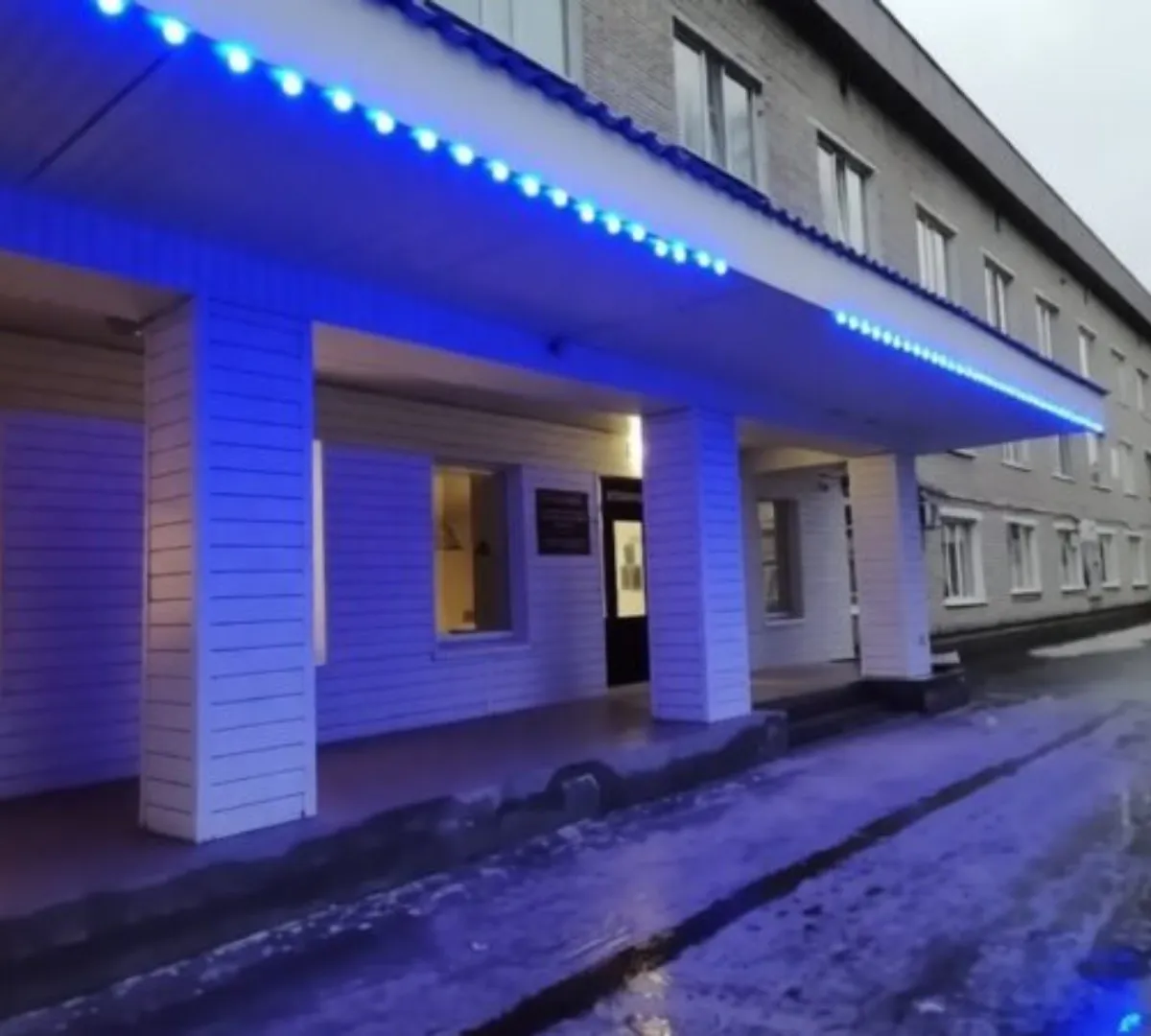 В Пензе студенты медколледжа поддержали акцию «Зажги синим»