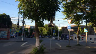 Фото-факт: В Рязани дорожные знаки незаметны для водителей