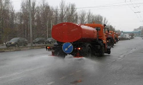 В Нижнекамске борются с ледяным коллапсом