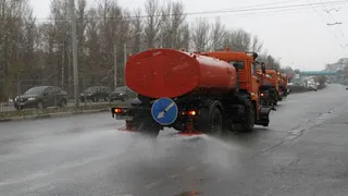 В Нижнекамске борются с ледяным коллапсом