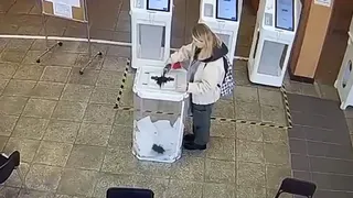 В столице РФ возбуждено дело после порчи бюллетеней в урне на выборах