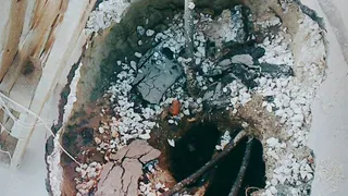 На Куйбышевском провалился асфальт, дыра шириной с колесо