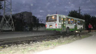 На Западной рязанцы переходят дорогу вброд