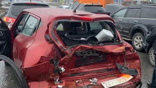 Всмятку: На Московском шоссе произошла авария с участием КАМАЗа и пяти машин